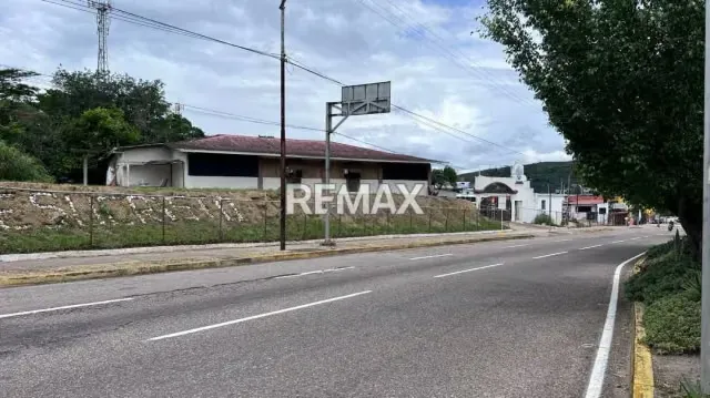 En venta LOTE DE TERRENO En la Avenida Rotaria al lado del Hiperahorro - 5