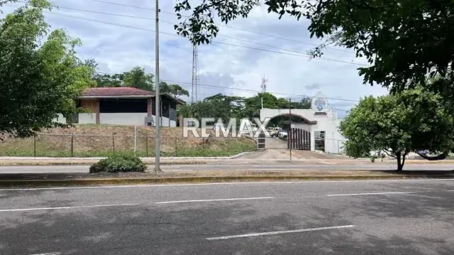 En venta LOTE DE TERRENO En la Avenida Rotaria al lado del Hiperahorro - 6