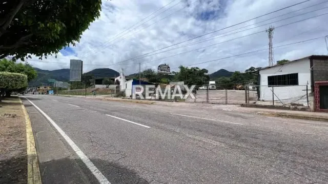 En venta LOTE DE TERRENO En la Avenida Rotaria al lado del Hiperahorro - 7