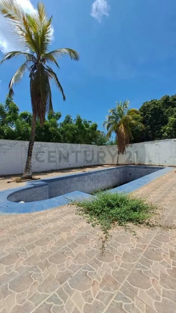Disponible Casa Quinta de amplios espacios con buenos acabados - 14
