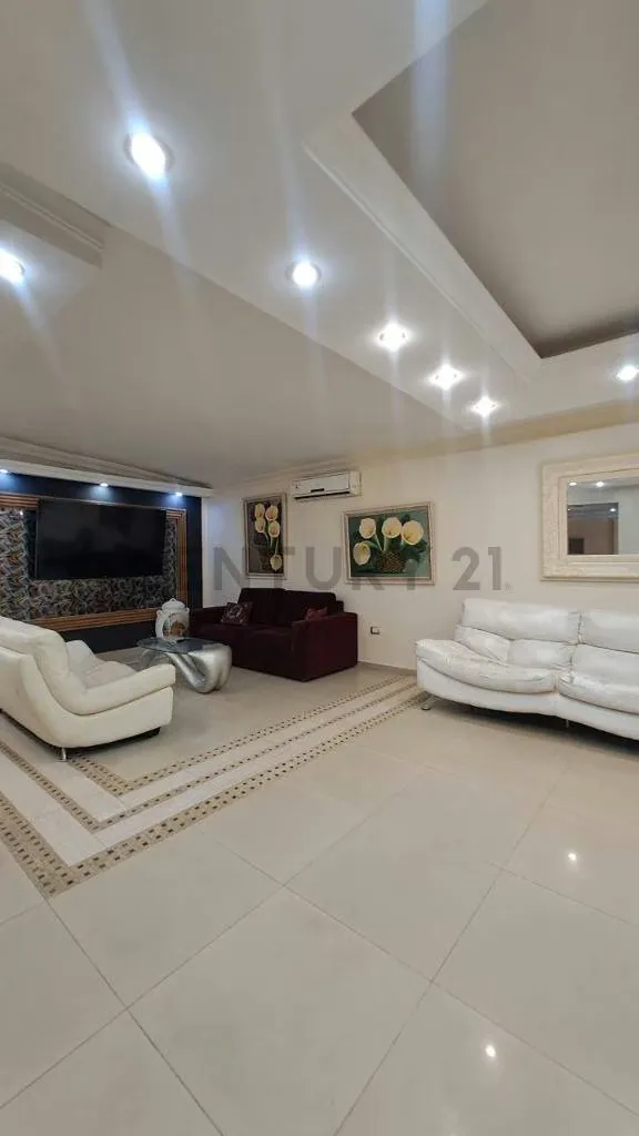 Disponible Casa Quinta de amplios espacios con buenos acabados - 2