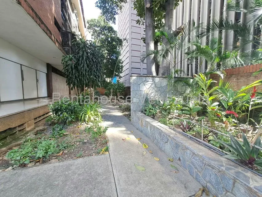 Apartamento (1 Nivel) en Venta en Los Palos Grandes, Distrito Metropolitano - 2