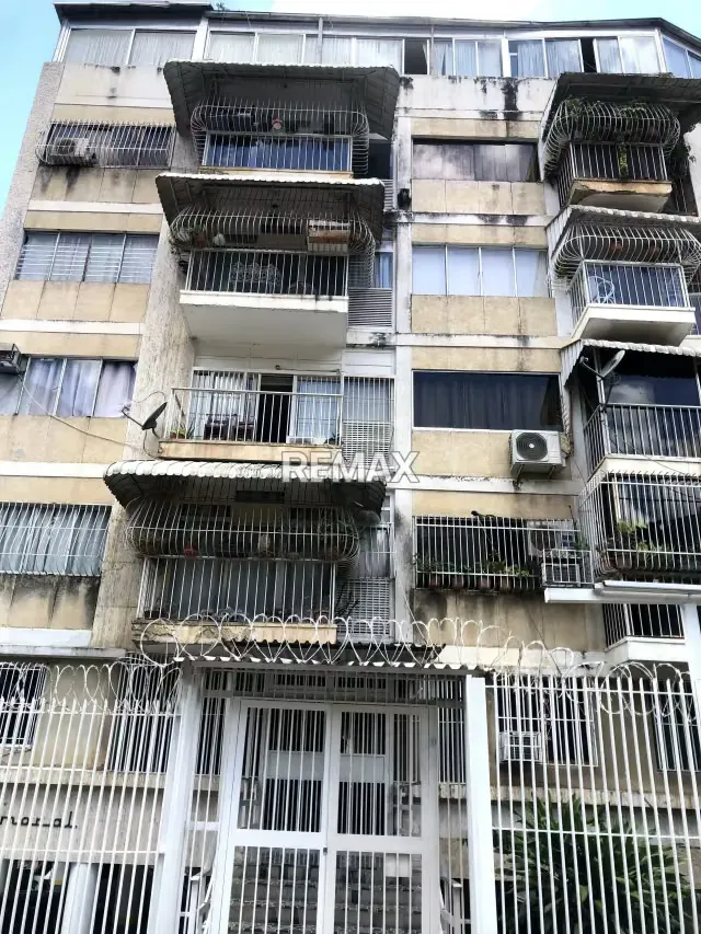 PH PARA REMODELAR EN COLINAS DE BELLO MONTE | ESTRUCTURA Y UBICACIÓN GARANTIZADA - 2