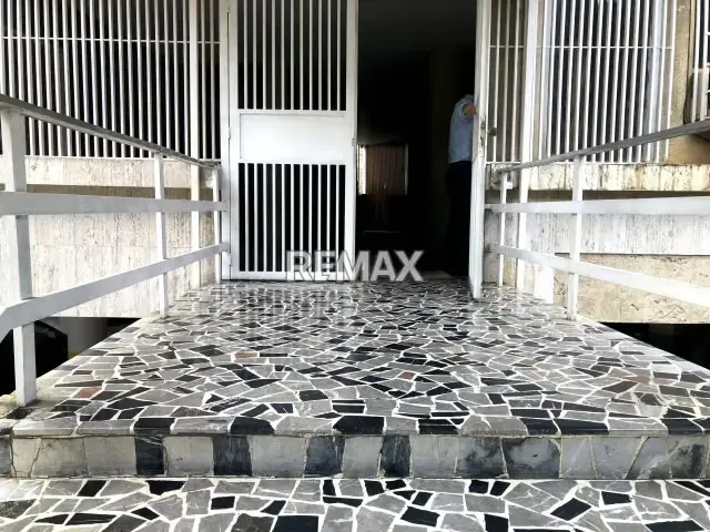 PH PARA REMODELAR EN COLINAS DE BELLO MONTE | ESTRUCTURA Y UBICACIÓN GARANTIZADA - 4