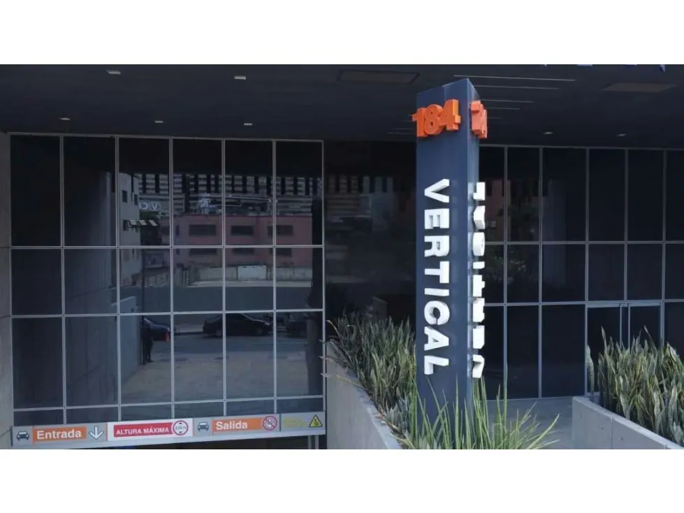 Local en venta o alquiler 232m², Calle Madrid