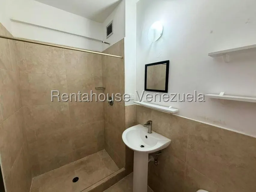 Apartamento (1 Nivel) en Alquiler en Zona Oeste, Lara - 20