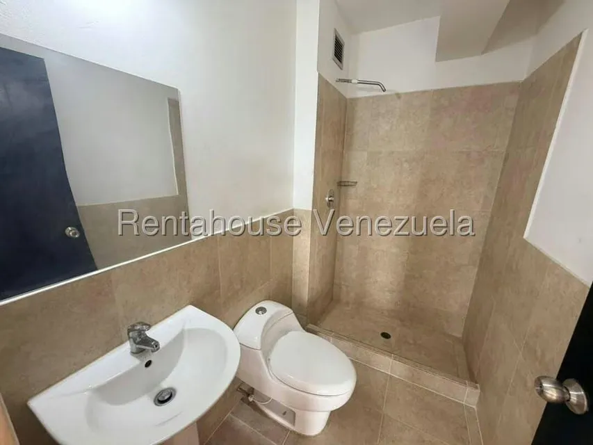 Apartamento (1 Nivel) en Alquiler en Zona Oeste, Lara - 25