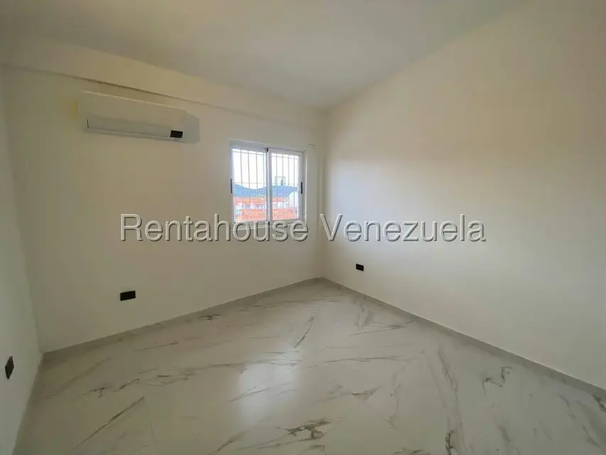 Casa (Duplex) en Venta en La Rosaleda, Lara - 26