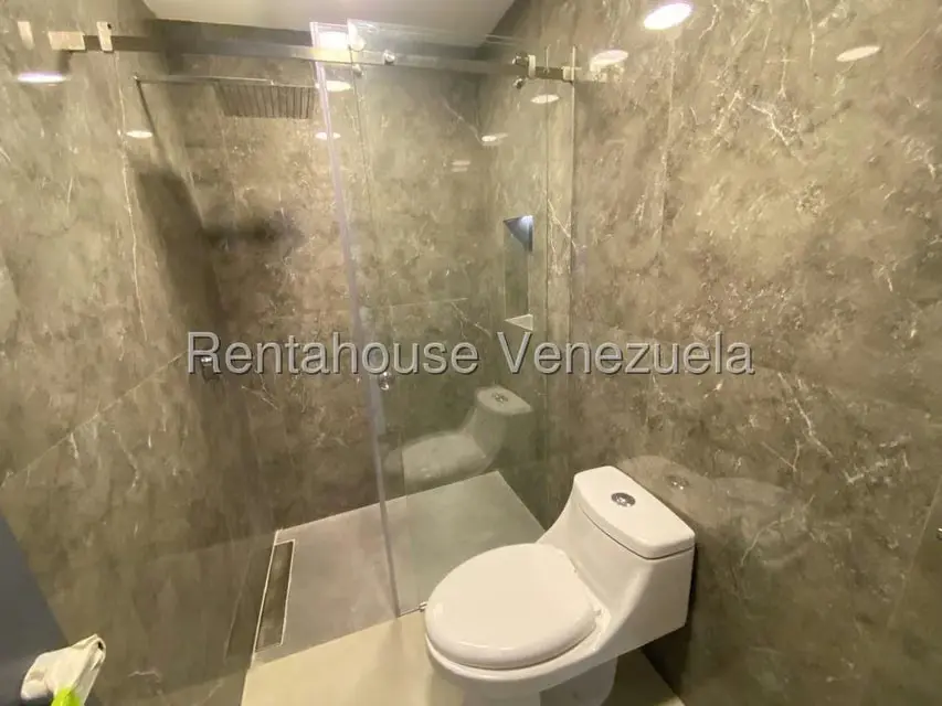 Casa (Duplex) en Venta en La Rosaleda, Lara - 31