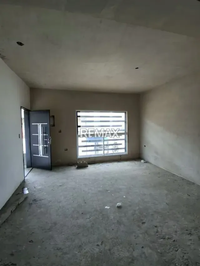 TOWNHOUSE DE TRES NIVELES EN VENTA, 202 METROS - 3