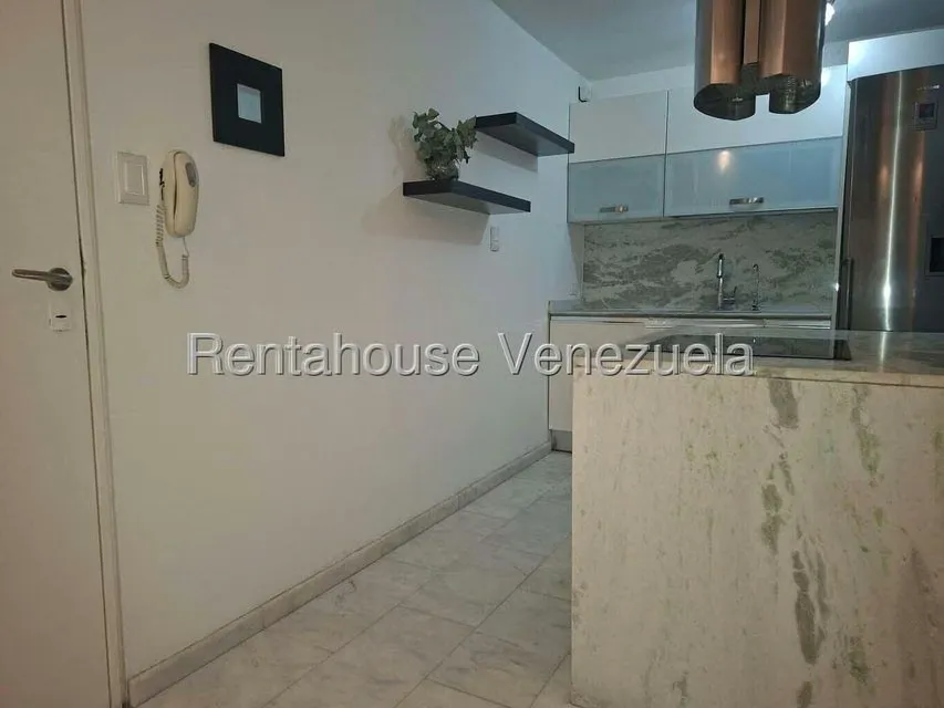 Apartamento (1 Nivel) en Alquiler en Los Palos Grandes, Distrito Metropolitano - 11