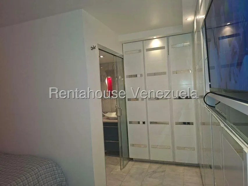 Apartamento (1 Nivel) en Alquiler en Los Palos Grandes, Distrito Metropolitano - 17