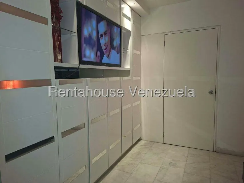 Apartamento (1 Nivel) en Alquiler en Los Palos Grandes, Distrito Metropolitano - 18