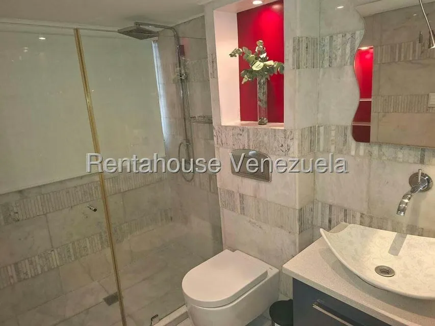 Apartamento (1 Nivel) en Alquiler en Los Palos Grandes, Distrito Metropolitano - 20