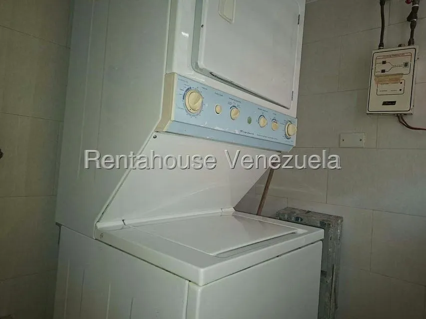 Apartamento (1 Nivel) en Alquiler en Los Palos Grandes, Distrito Metropolitano - 21