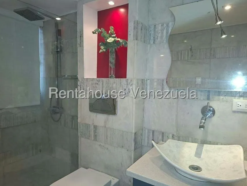 Apartamento (1 Nivel) en Alquiler en Los Palos Grandes, Distrito Metropolitano - 24