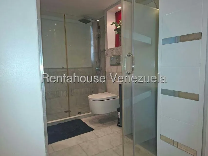 Apartamento (1 Nivel) en Alquiler en Los Palos Grandes, Distrito Metropolitano - 26