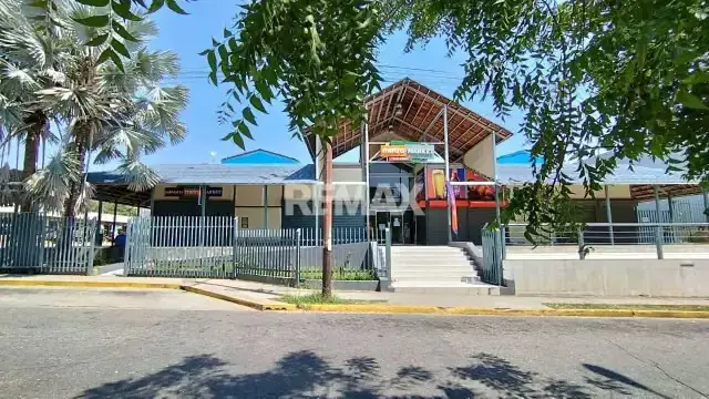 SE ALQUILA LOCAL COMERCIAL UBICADO EN CC METRO MARKET