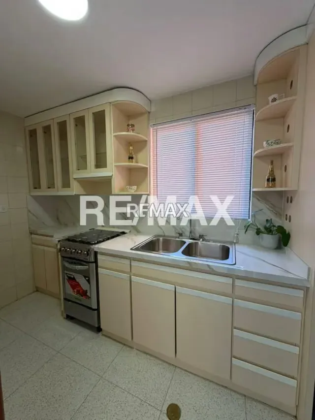 Apartamento tipo estudio en alquiler - 3