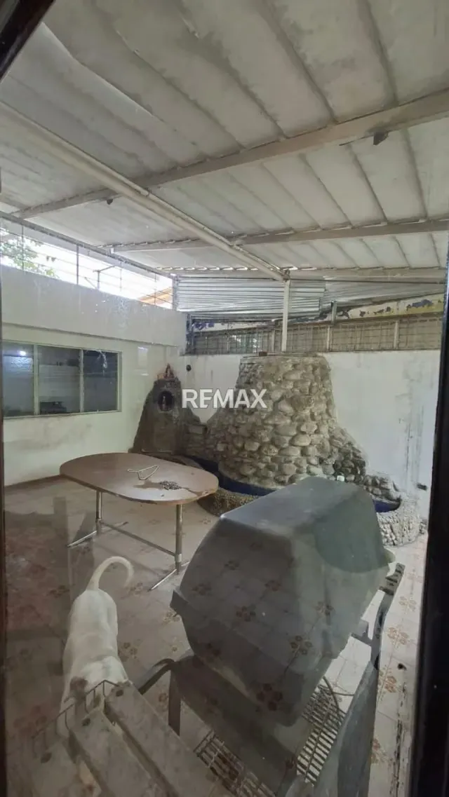 CASA EN VENTA PARA REMODELAR MACARACUAY - 11