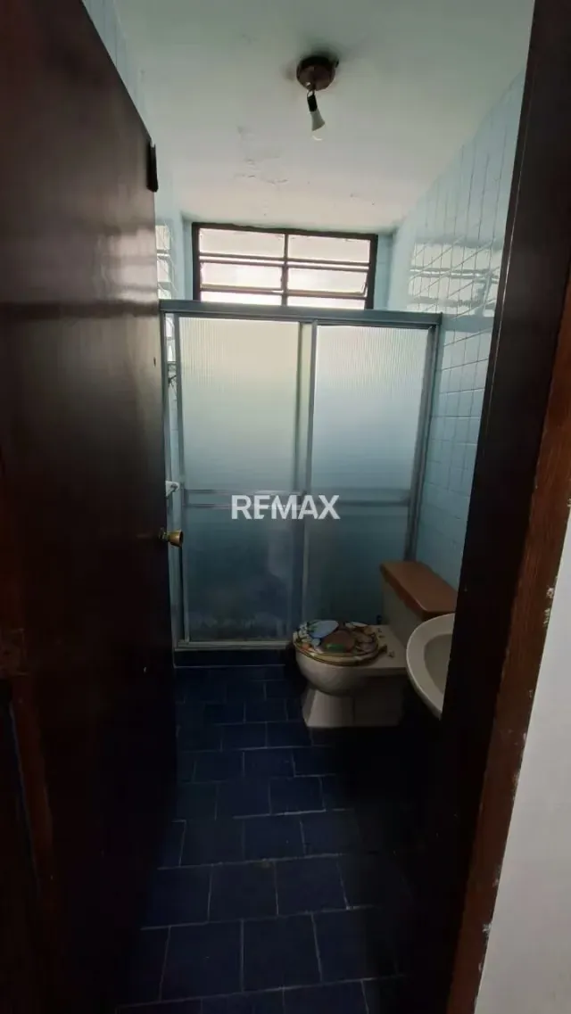 CASA EN VENTA PARA REMODELAR MACARACUAY - 14