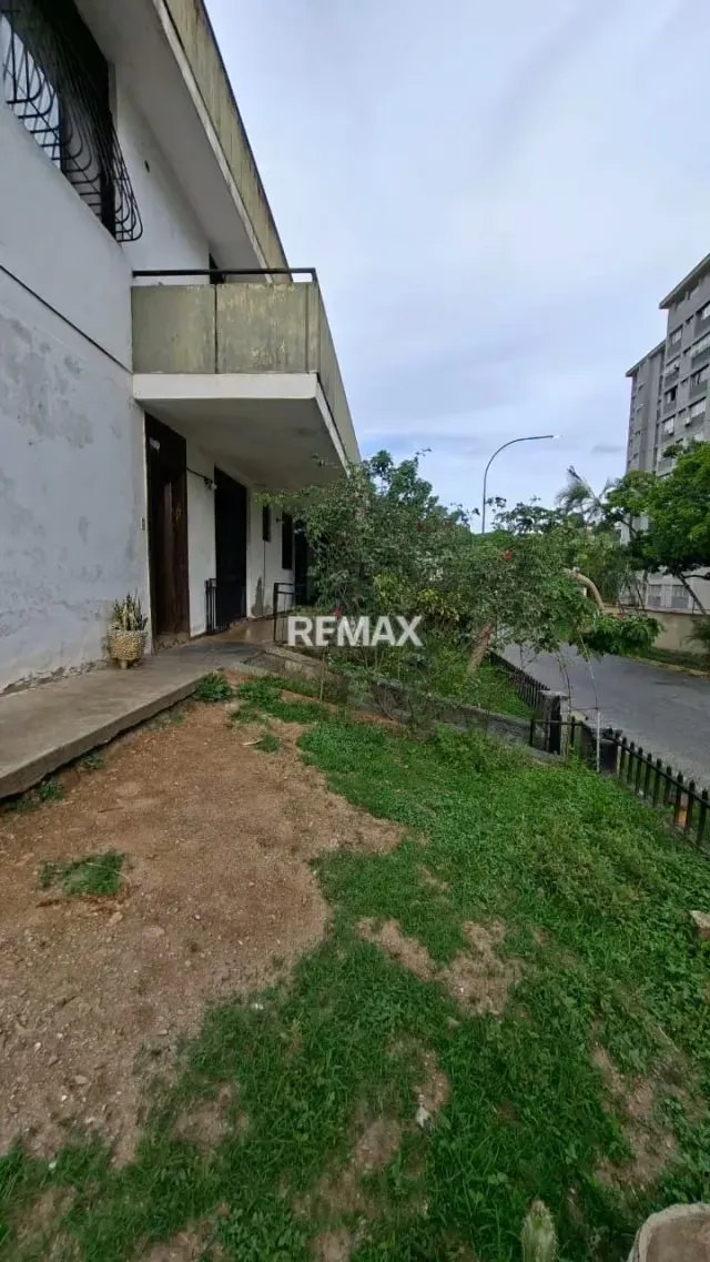 CASA EN VENTA PARA REMODELAR MACARACUAY - 19