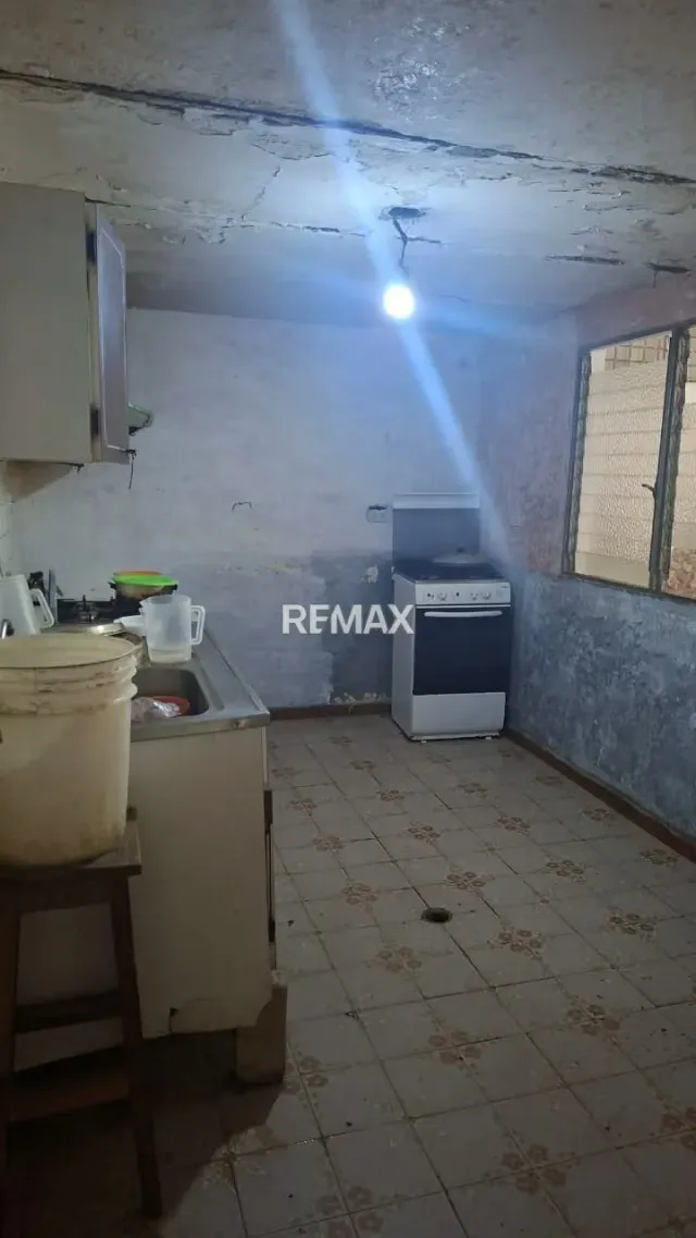 CASA EN VENTA PARA REMODELAR MACARACUAY - 3