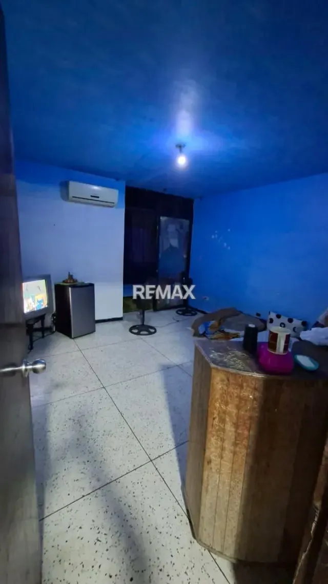 CASA EN VENTA PARA REMODELAR MACARACUAY - 5