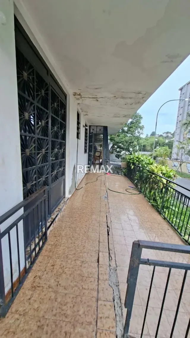 CASA EN VENTA PARA REMODELAR MACARACUAY - 9