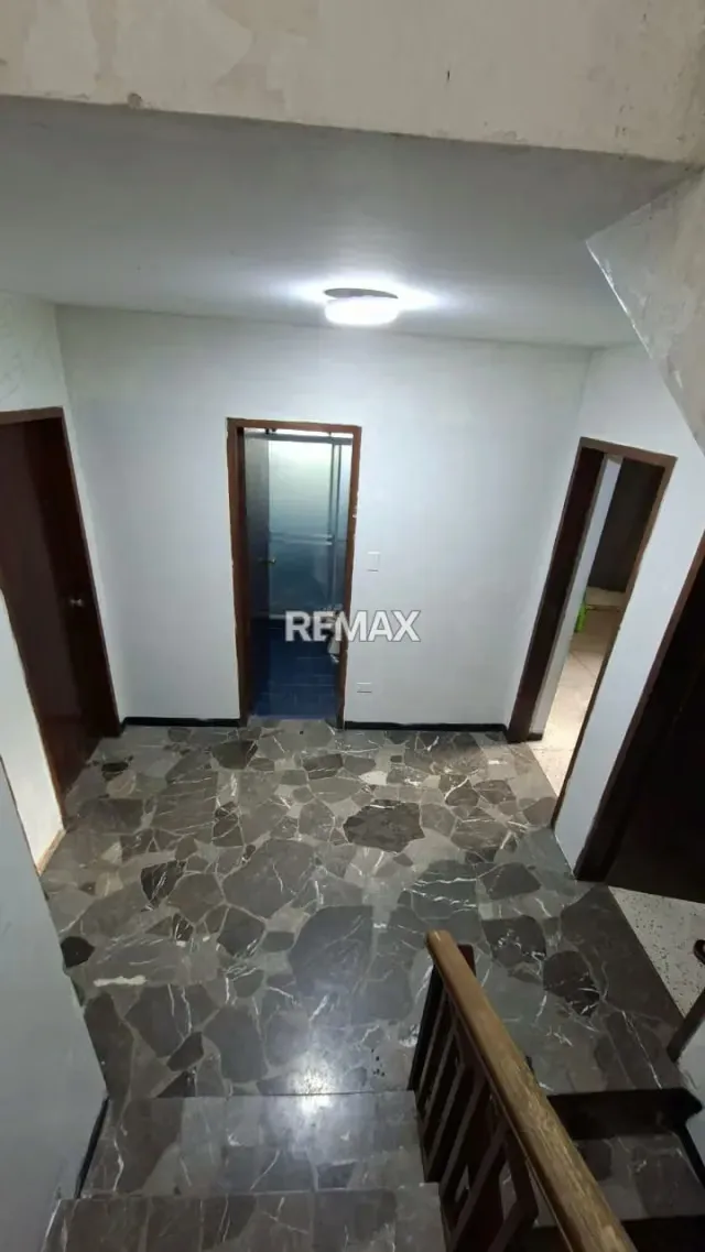 CASA EN VENTA PARA REMODELAR MACARACUAY - 10