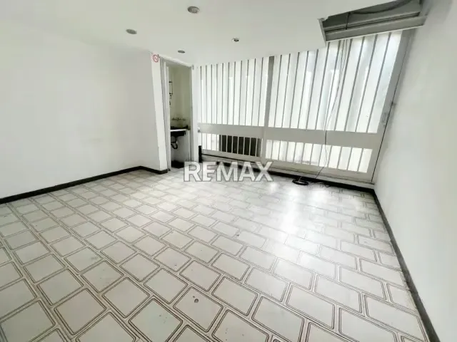 Oficina a la venta en P.B del centro comercial aloa