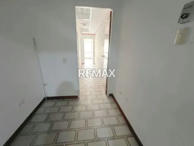 Oficina a la venta en P.B del centro comercial aloa - 4