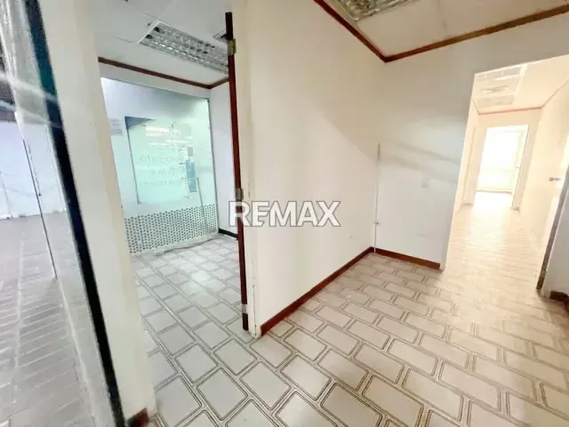 Oficina a la venta en P.B del centro comercial aloa - 5