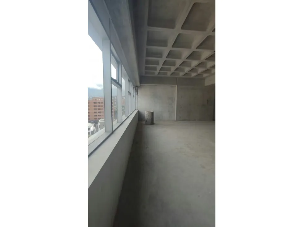 Se alquila Oficina 135m² Las Mercedes - 2