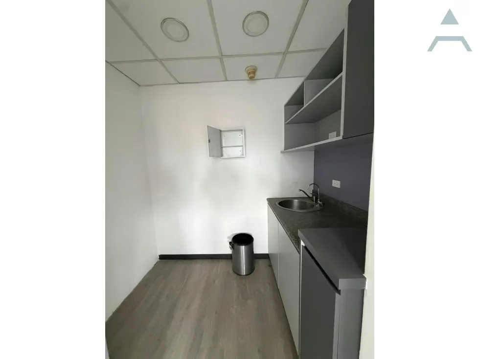 Se alquila Oficina 295m² Altamira - 8