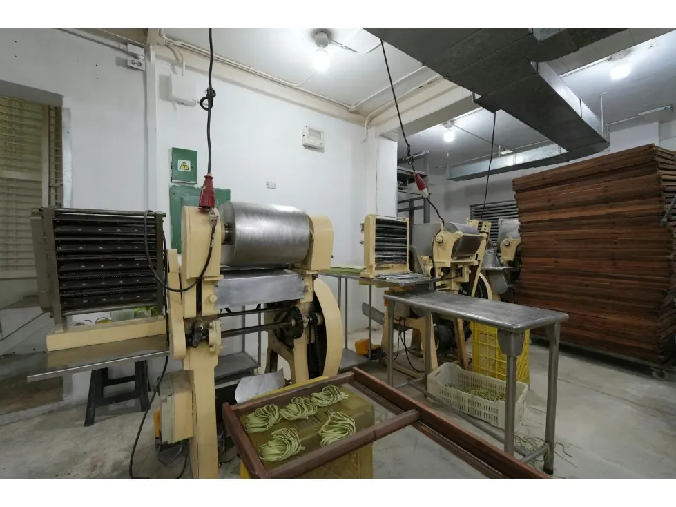 Edificio Industrial y fondo de Comercio En Venta Urb. Los Rosales - 11