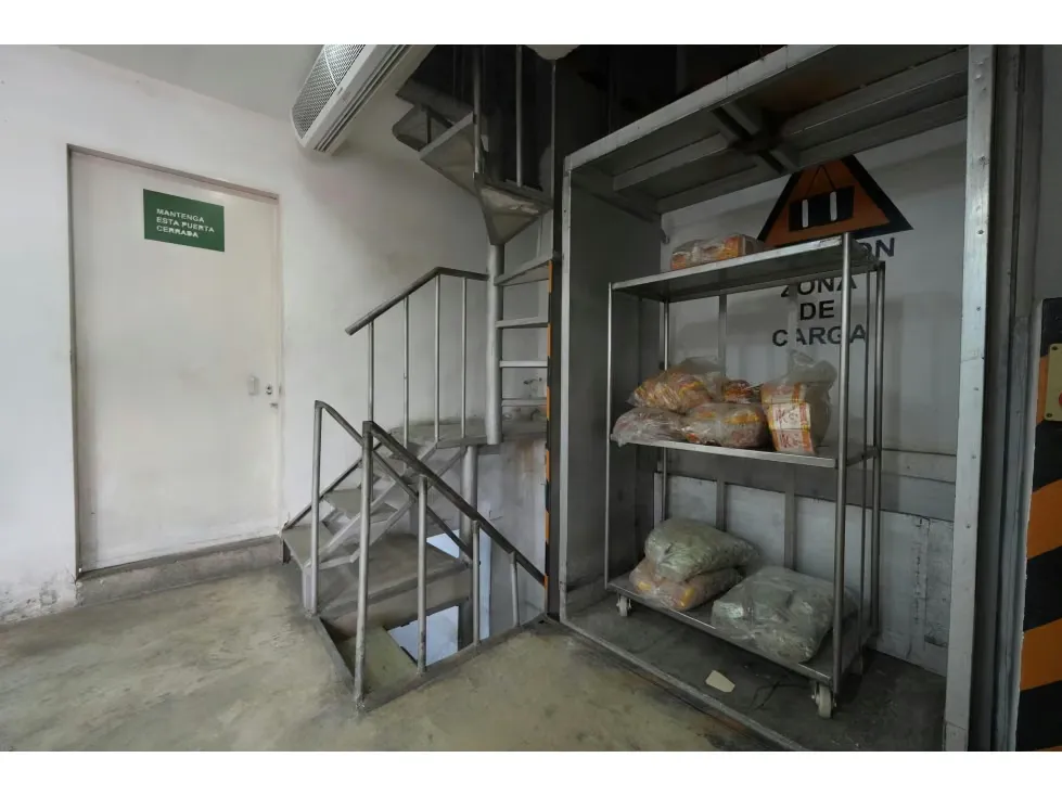 Edificio Industrial y fondo de Comercio En Venta Urb. Los Rosales - 14