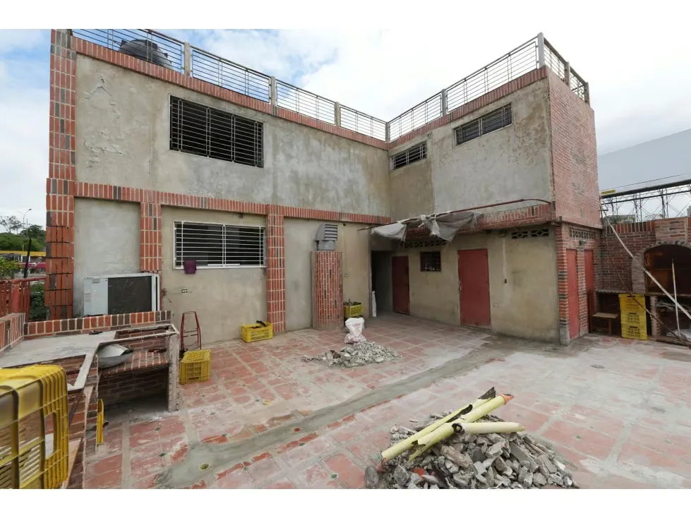 Edificio Industrial y fondo de Comercio En Venta Urb. Los Rosales - 24