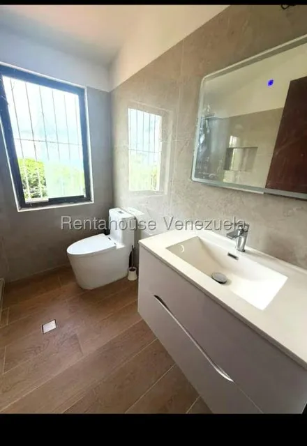 Casa (Duplex) en Venta en Oripoto, Distrito Metropolitano - 16