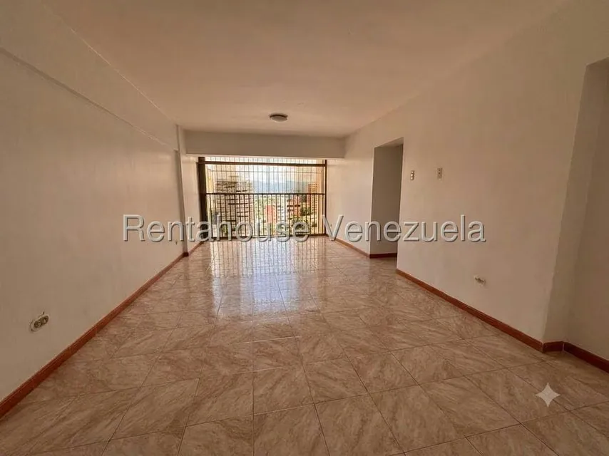 Apartamento (1 Nivel) en Alquiler en Zona Este, Lara - 2