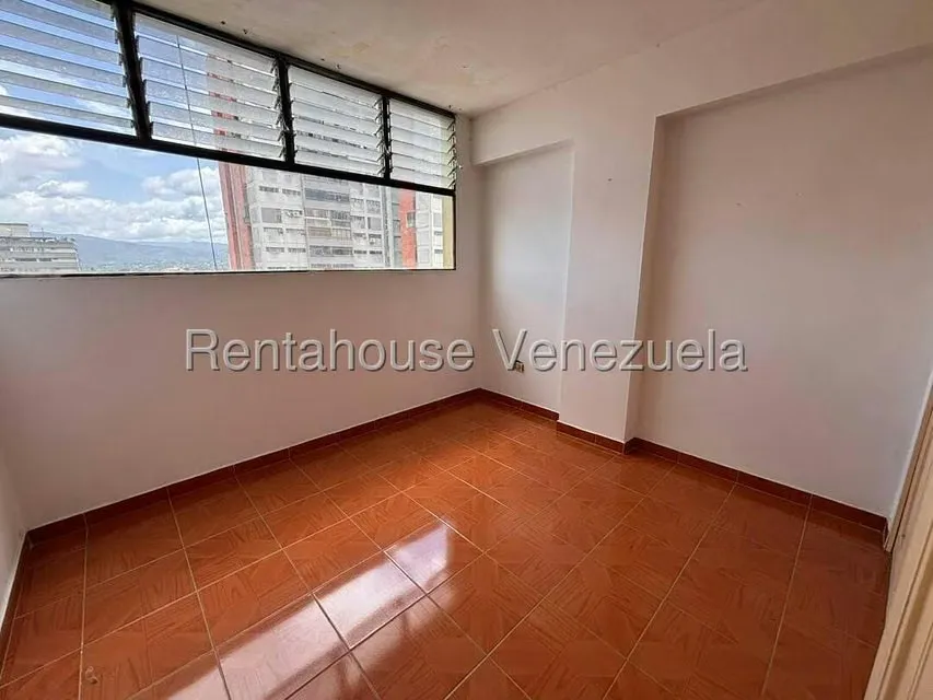 Apartamento (1 Nivel) en Alquiler en Zona Este, Lara - 11
