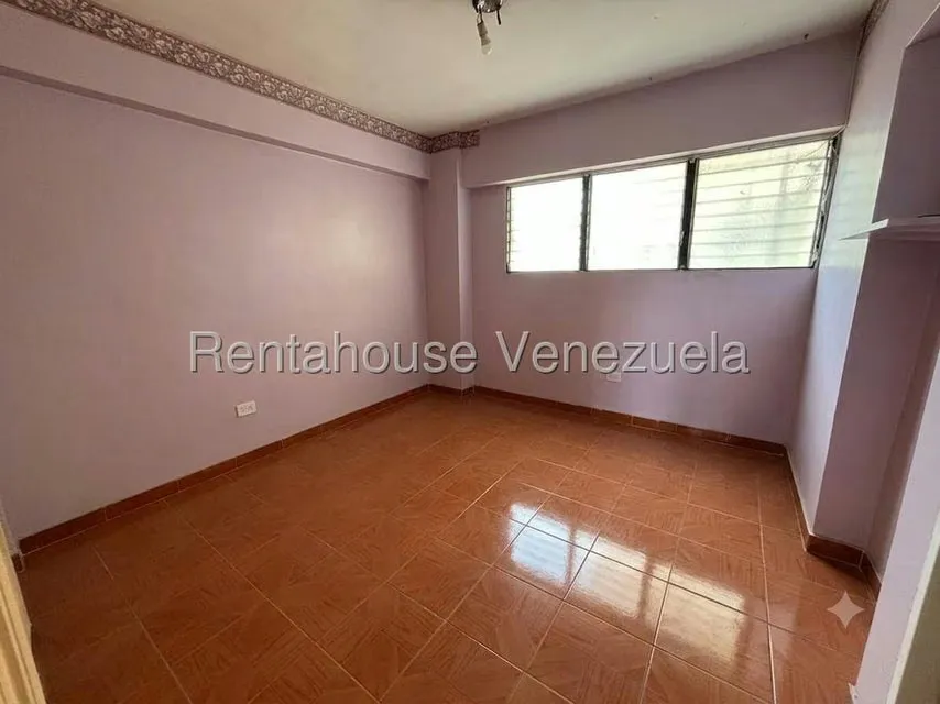 Apartamento (1 Nivel) en Alquiler en Zona Este, Lara - 14