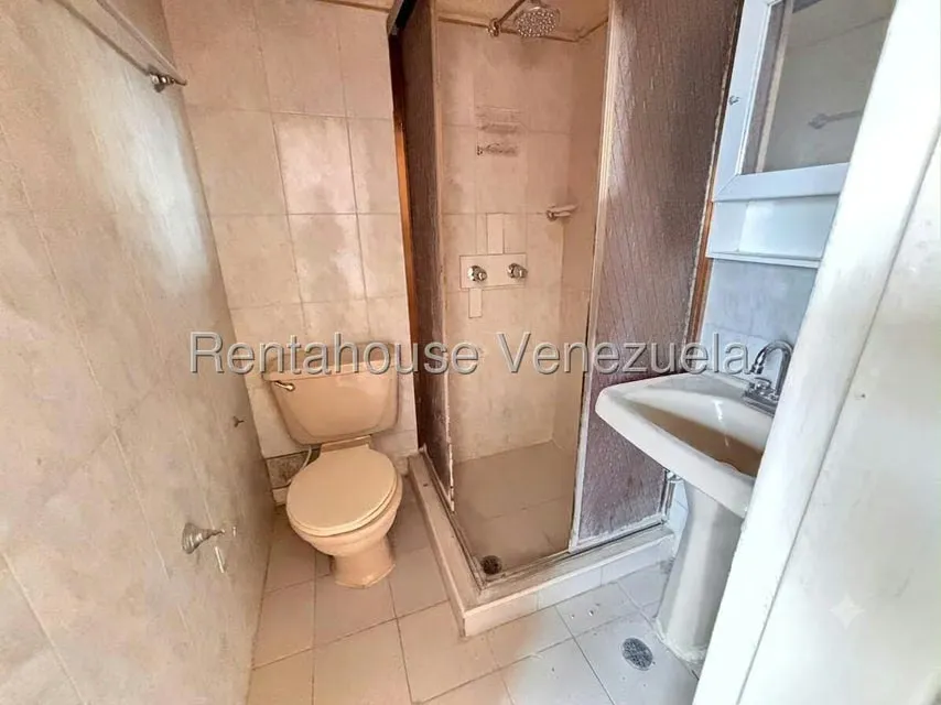 Apartamento (1 Nivel) en Alquiler en Zona Este, Lara - 15