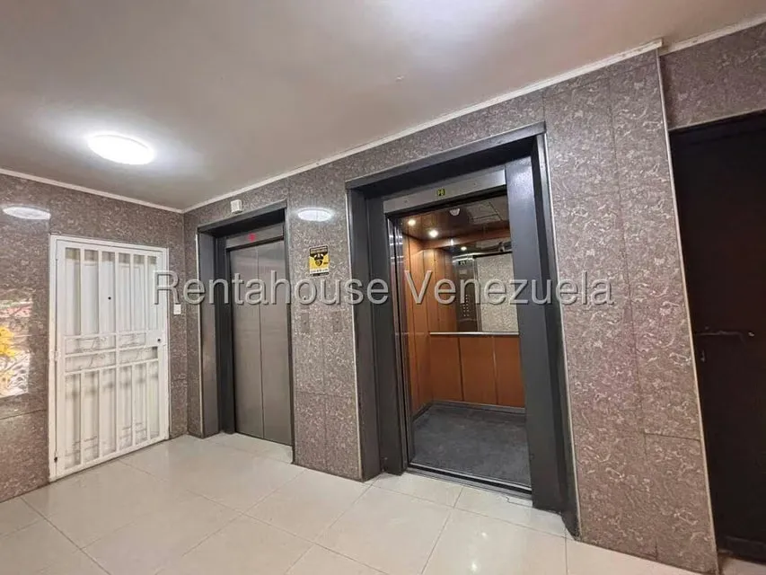 Apartamento (1 Nivel) en Alquiler en Zona Este, Lara - 17