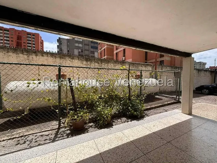 Apartamento (1 Nivel) en Alquiler en Zona Este, Lara - 20