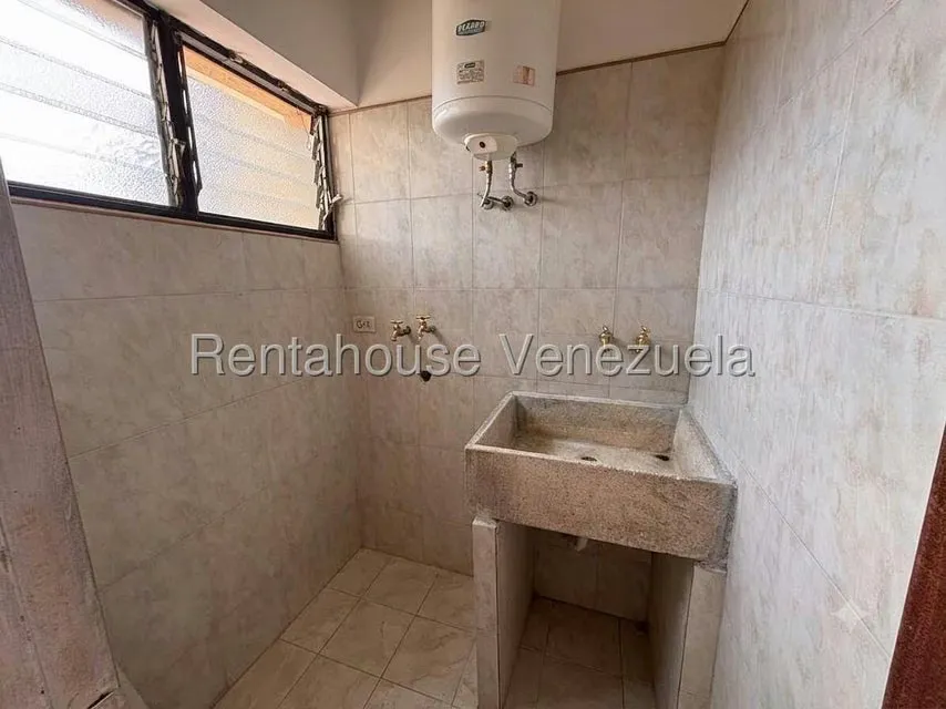 Apartamento (1 Nivel) en Alquiler en Zona Este, Lara - 5