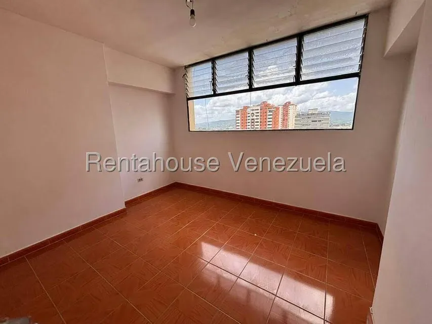 Apartamento (1 Nivel) en Alquiler en Zona Este, Lara - 8